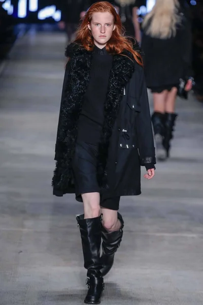 Look 16